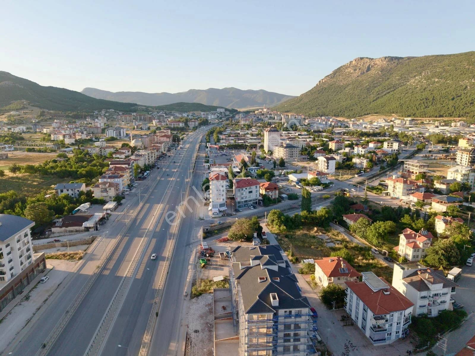 Fiyat Düştü! Bucak Çevre Yolu Üzeri Yatırımlık Uygun Apart ilan görseli