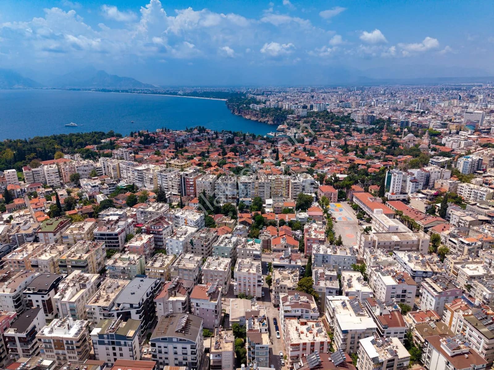 Arık Caddesi Üzerinde Arakat 3+1 Kiralık Daire ilan görseli