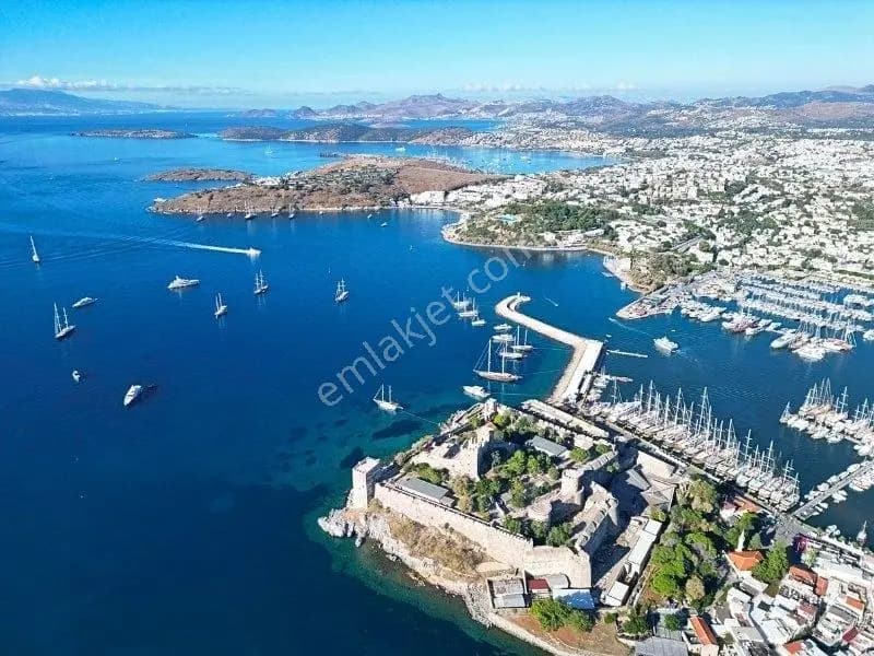 Koleksiyon Değerinde Denize Sıfır 2.282m2 Fırsat Arazi