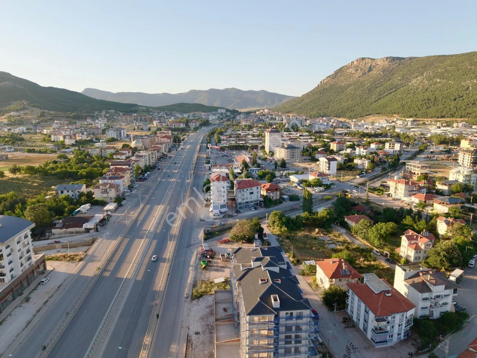Fiyat Düştü! Bucak Çevre Yolu Üzeri Yatırımlık Uygun Apart