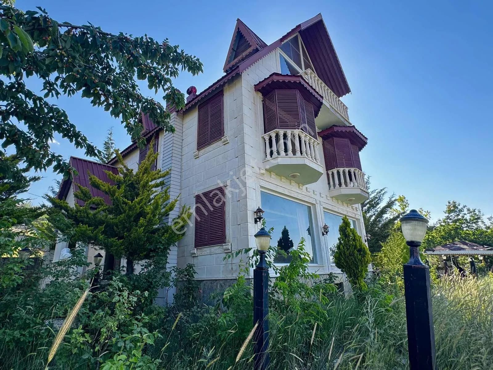 Geyikbayırı 700 M2 Arsalı Özel Mimari Villa